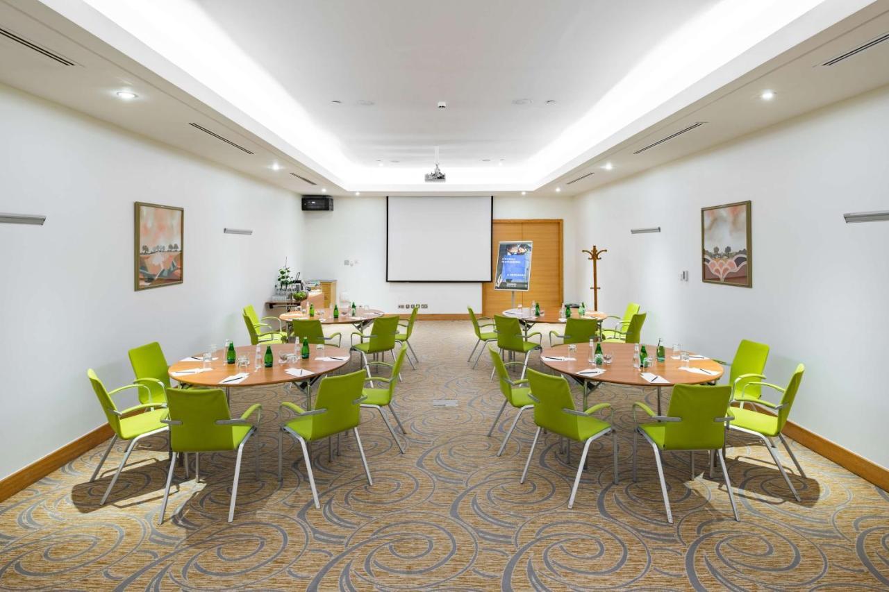 Radisson Blu Hotel, Rijád Exteriér fotografie Meeting room