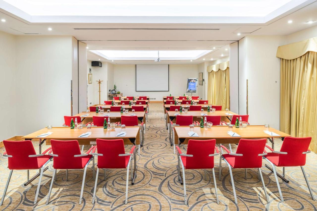 Radisson Blu Hotel, Rijád Exteriér fotografie Meeting room