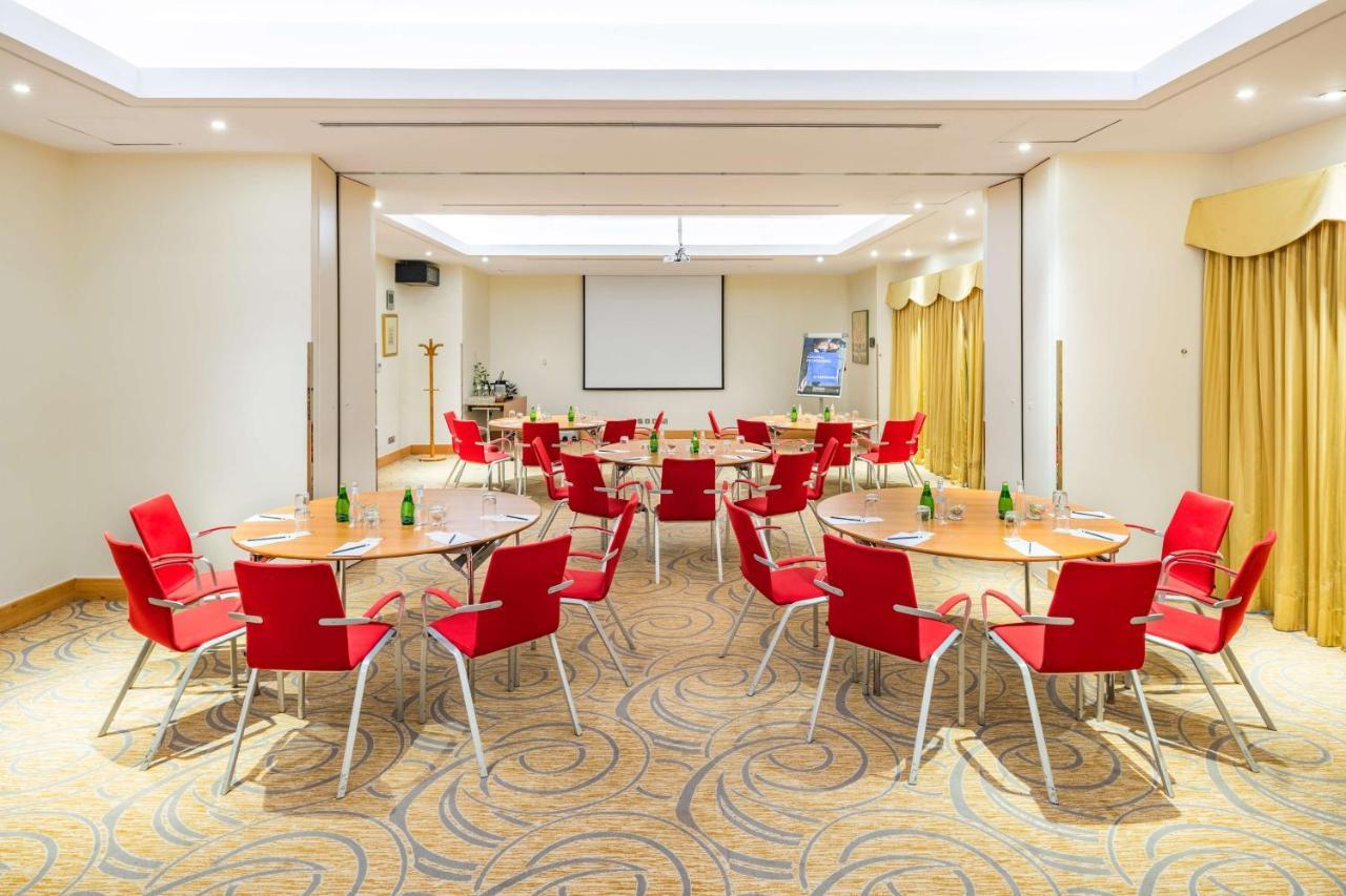 Radisson Blu Hotel, Rijád Exteriér fotografie Meeting room