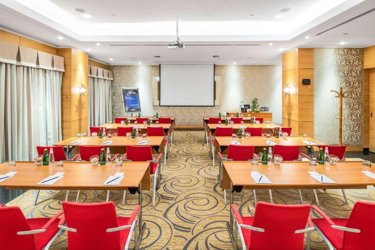 Radisson Blu Hotel, Rijád Exteriér fotografie Meeting room