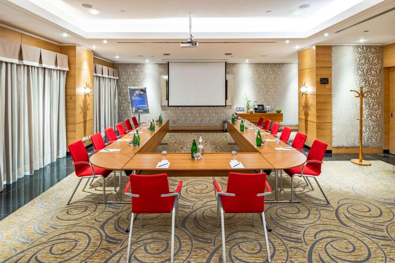 Radisson Blu Hotel, Rijád Exteriér fotografie Meeting room