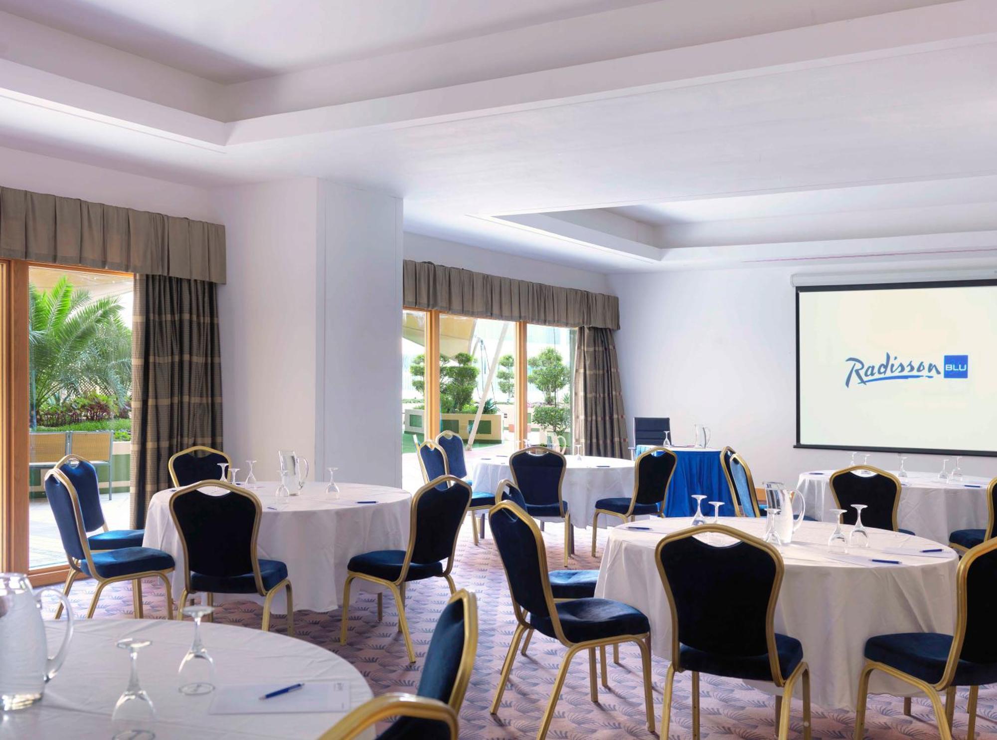 Radisson Blu Hotel, Rijád Exteriér fotografie Meeting room