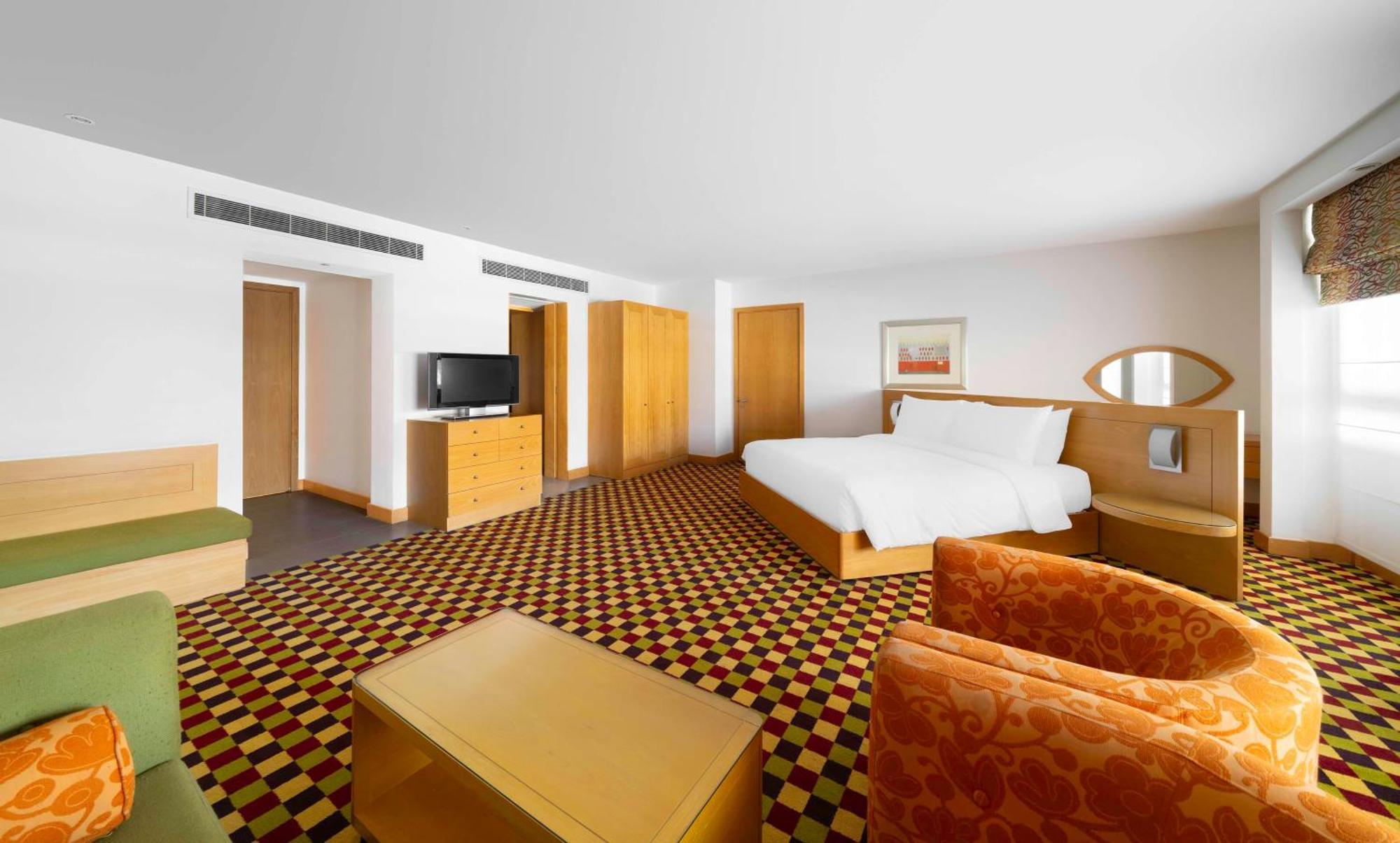 Radisson Blu Hotel, Rijád Exteriér fotografie A room at the hotel