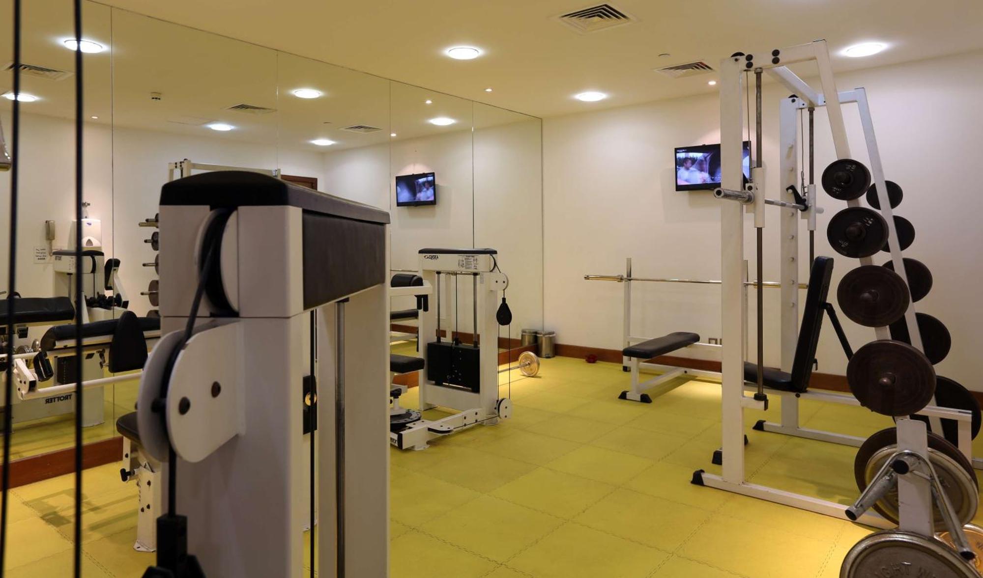 Radisson Blu Hotel, Rijád Exteriér fotografie A gym at the hotel