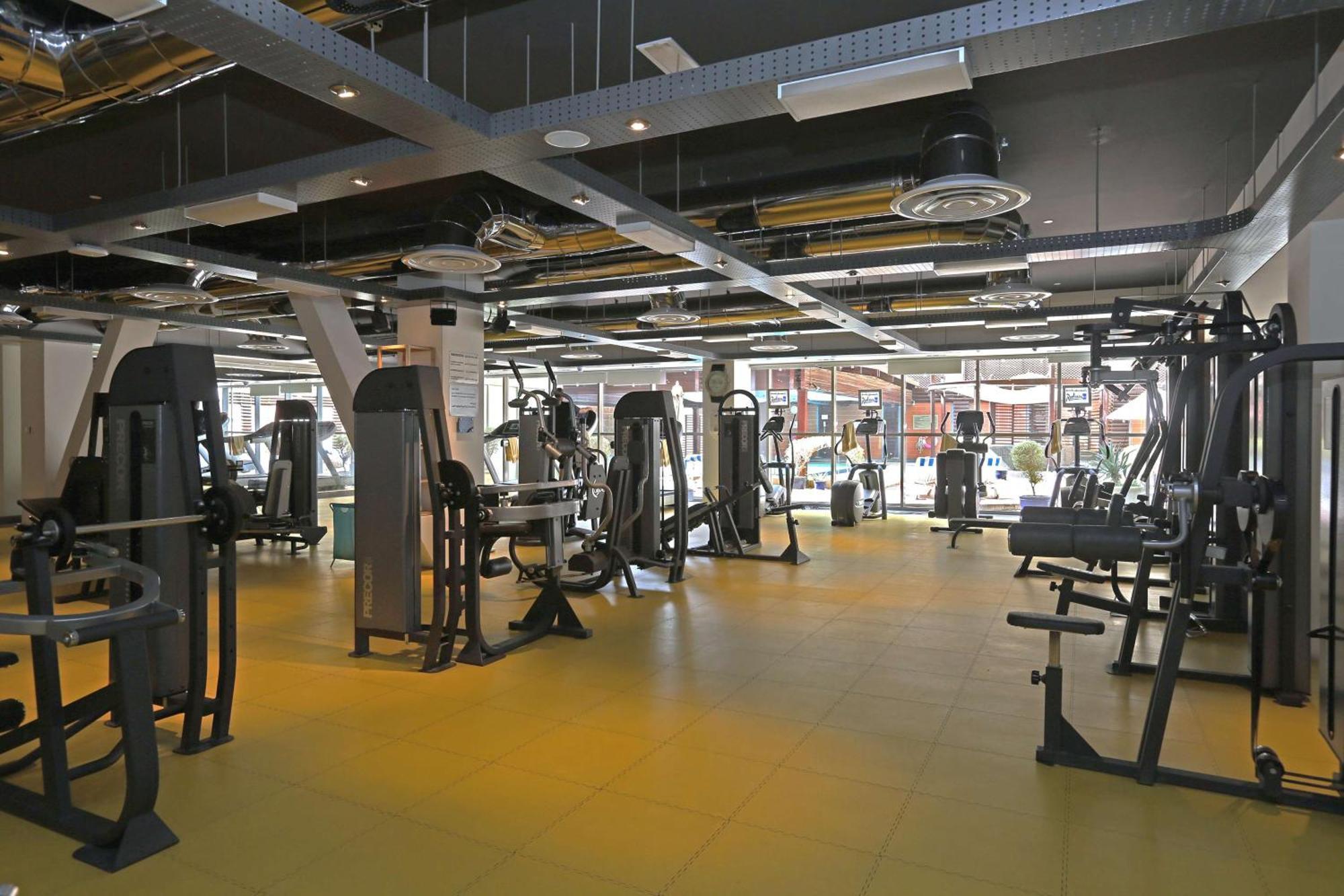 Radisson Blu Hotel, Rijád Exteriér fotografie The gym at the University of Bath